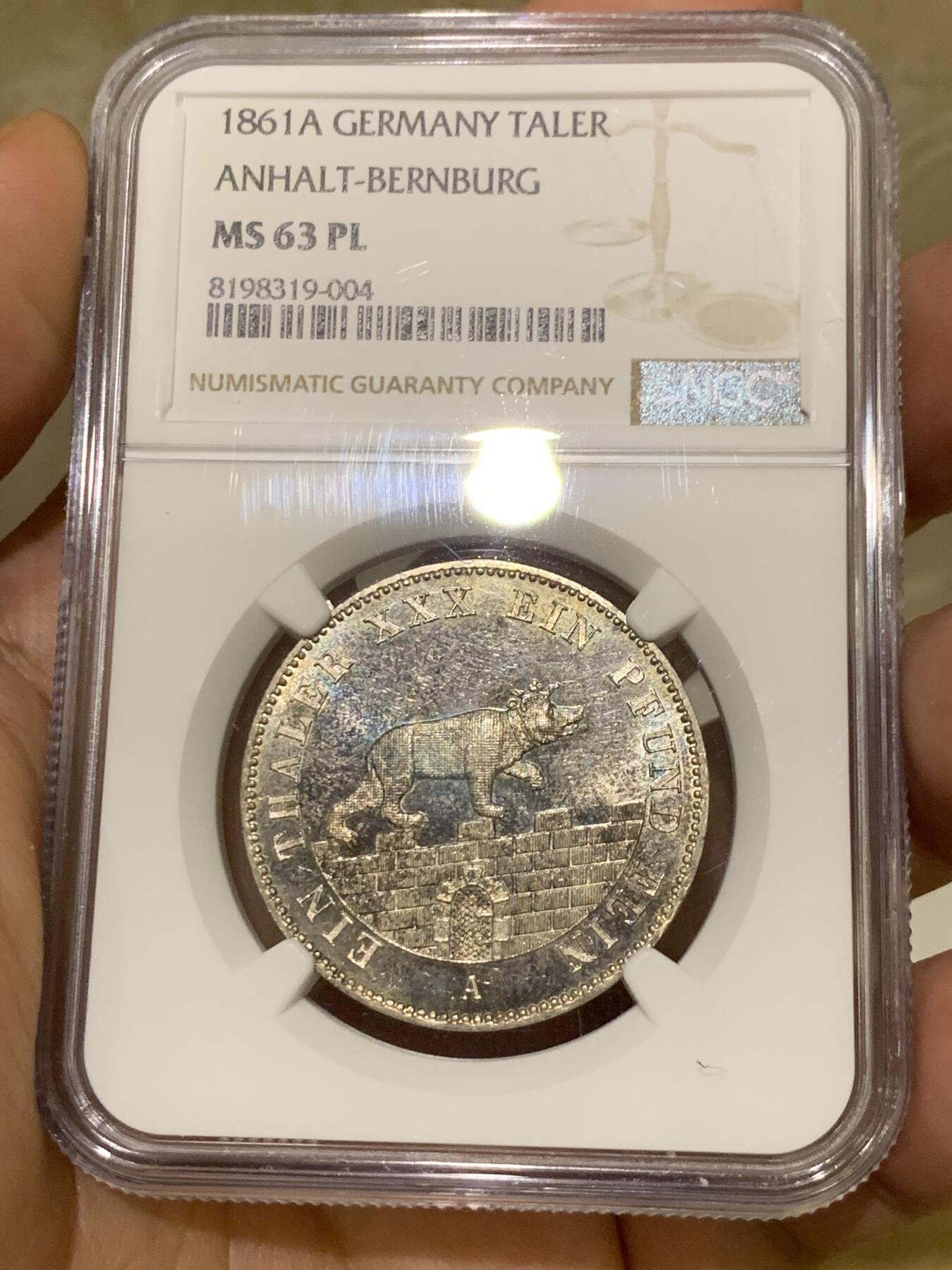 《竞宝斋》第382场 周日，周一，周二 3场连拍 （全场包邮） 冠军分 NGC MS63PL 德国 1861年 泰勒 安哈特矿业泰勒小熊爬墙 银币 发行量最少的年份 流通充分 PL 品相难得一见