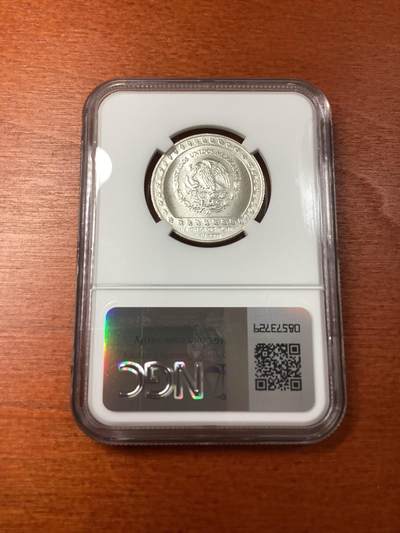 长老汇蛇年精选第十二场拍卖 1992Mo 墨西哥雄鹰战士25比索银币，NGC MS66，更高33枚，国内少见