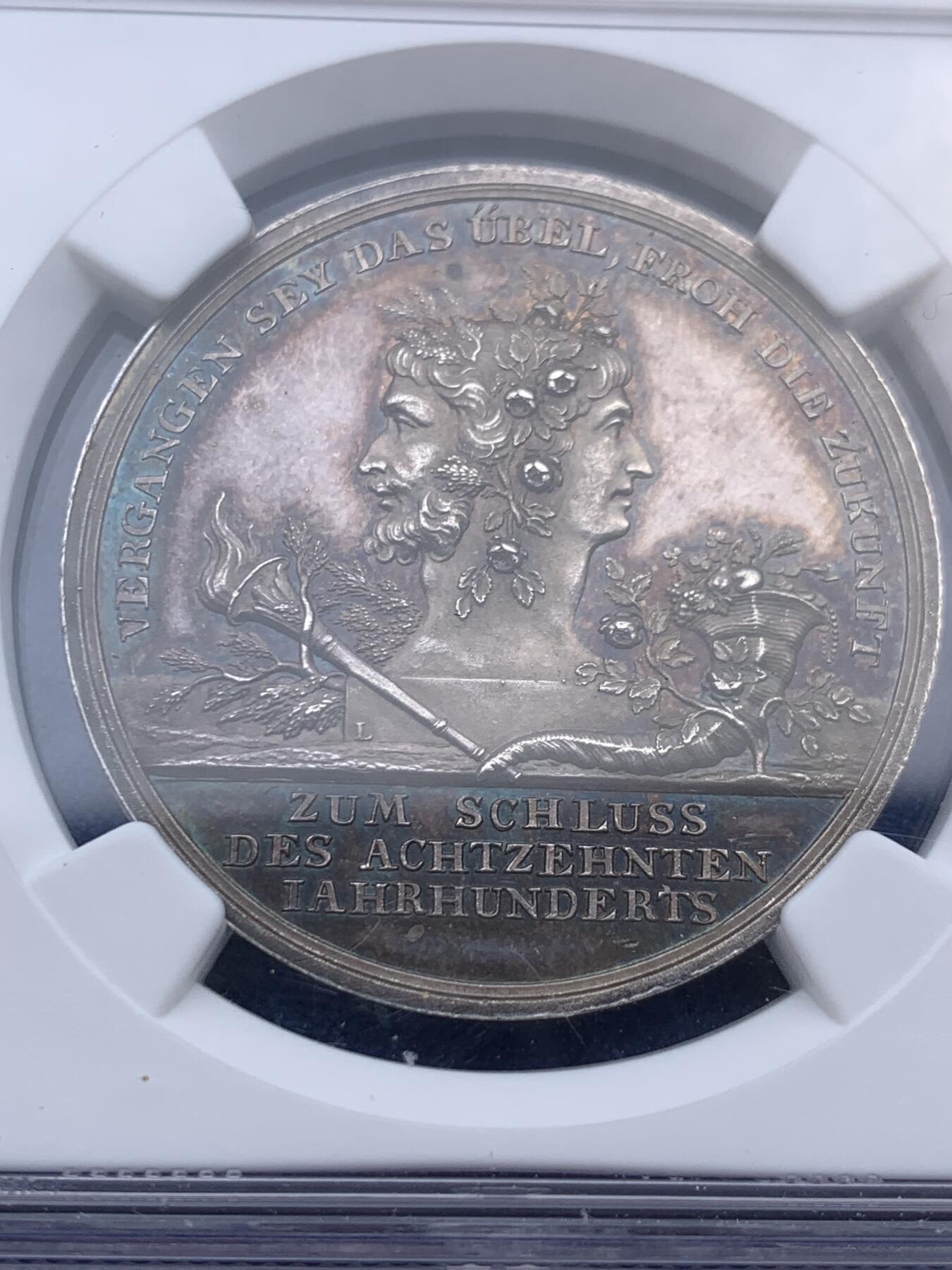 《竞宝斋》第382场 周日，周一，周二 3场连拍 （全场包邮） NGC UNC 德国1799年新世纪美好祝愿银章 纪念时光飞逝未来可期 名家Loos作品 PL底板 五彩包浆 精美迷人