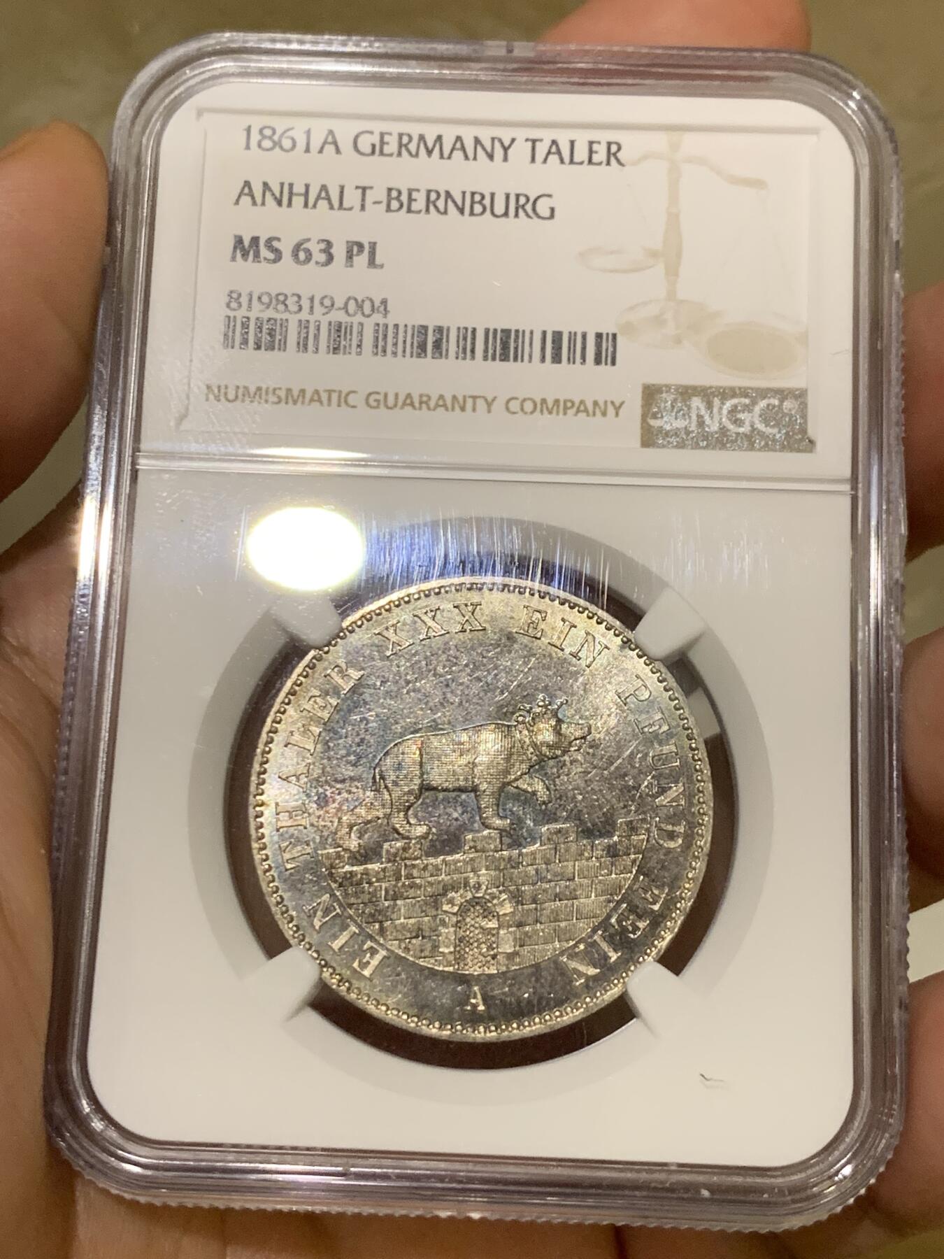 《竞宝斋》第382场 周日，周一，周二 3场连拍 （全场包邮） 冠军分 NGC MS63PL 德国 1861年 泰勒 安哈特矿业泰勒小熊爬墙 银币 发行量最少的年份 流通充分 PL 品相难得一见