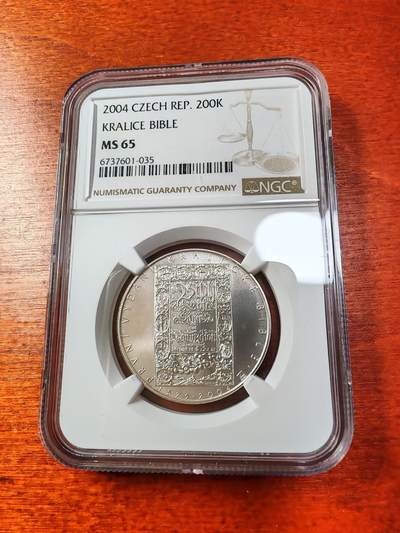 长老汇蛇年精选第十二场拍卖 2004 捷克克拉丽丝圣经425周年纪念200克朗银币，NGC MS65分，唯一冠军分，10975枚，外网2000元以上