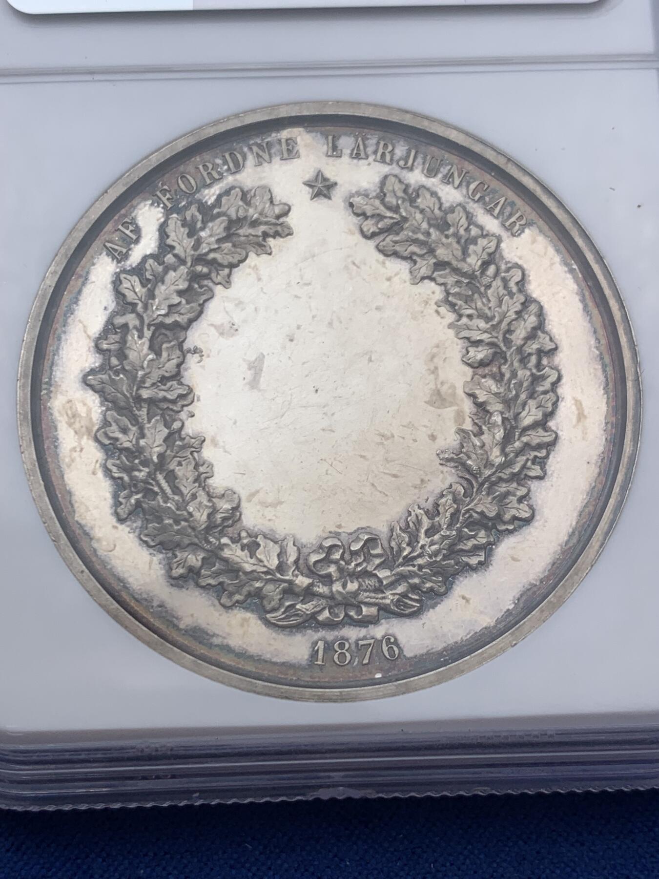 《竞宝斋》第383场 周日，周一，周二 3场连拍 （全场包邮） NGC UNCD 瑞典1876年高山童校纪念大银章 稀少品种 镜面底板 画面寓意丰富 十分难得
