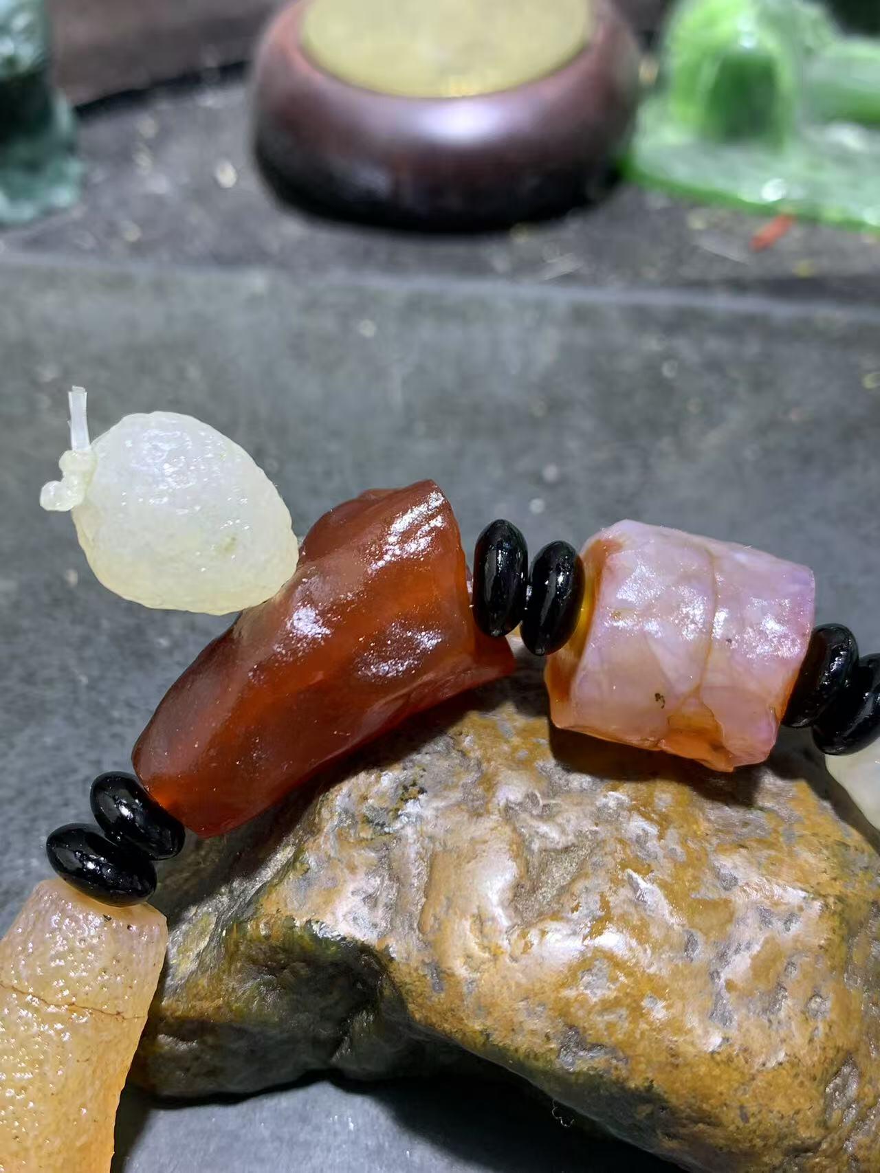 精美阿拉善戈壁大尺寸管状玛瑙原石手串一条