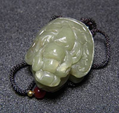 玉石翡翠玛瑙｜拍卖专场 和田青玉带糖色带孔立体圆雕龙龟小把件