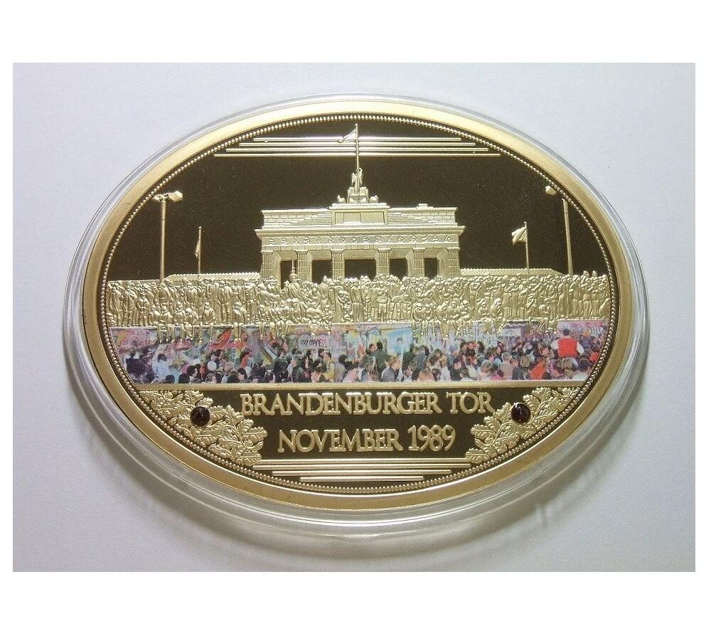 德国1989年拆除柏林墙+勃兰登堡门高浮雕精制彩色超大镀金章 63×85MM 118克