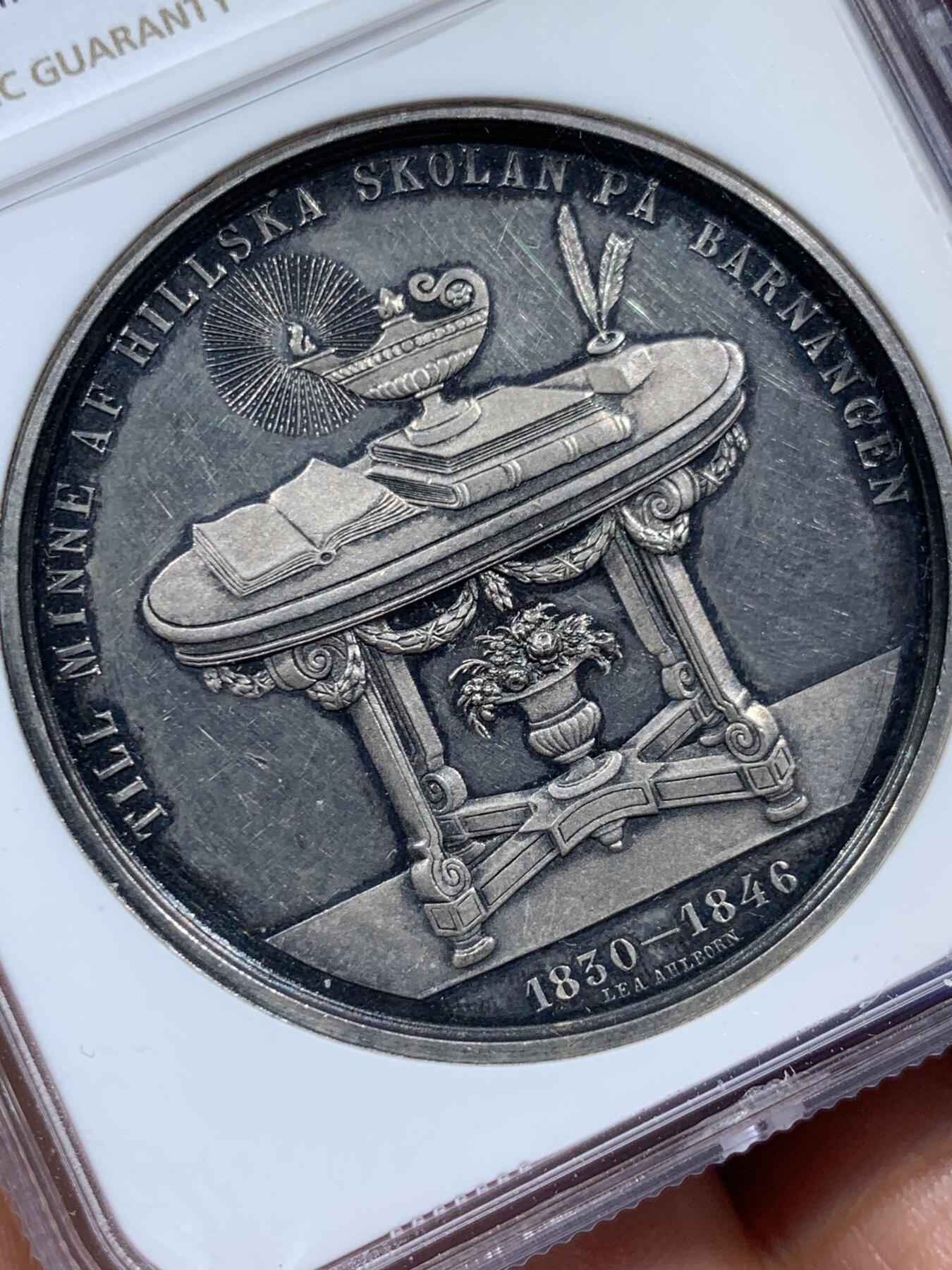 《竞宝斋》第383场 周日，周一，周二 3场连拍 （全场包邮） NGC UNCD 瑞典1876年高山童校纪念大银章 稀少品种 镜面底板 画面寓意丰富 十分难得