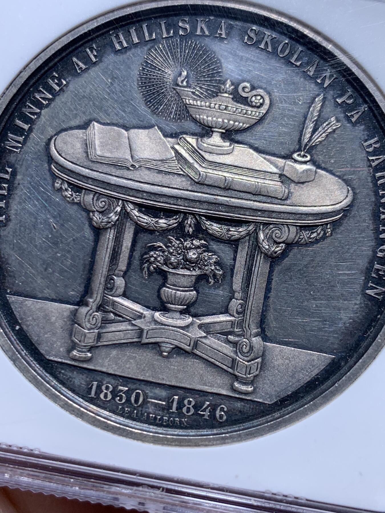 《竞宝斋》第383场 周日，周一，周二 3场连拍 （全场包邮） NGC UNCD 瑞典1876年高山童校纪念大银章 稀少品种 镜面底板 画面寓意丰富 十分难得