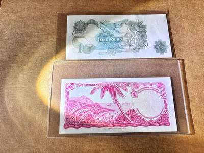 【Blue Auction】世界纸币精拍第667期【精】——16级TOP拍卖/信誉/品质/专业/高效💫 【一组2张 含无47】英国 C序列1镑&东加勒比 1965年1元 戎装女王 全新UNC