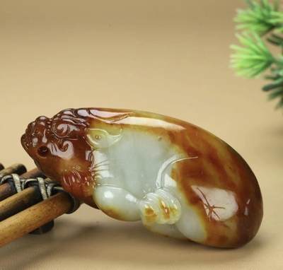 玉石翡翠玛瑙｜拍卖专场 和田玉红油皮招财貔貅手把件｜配国检证书