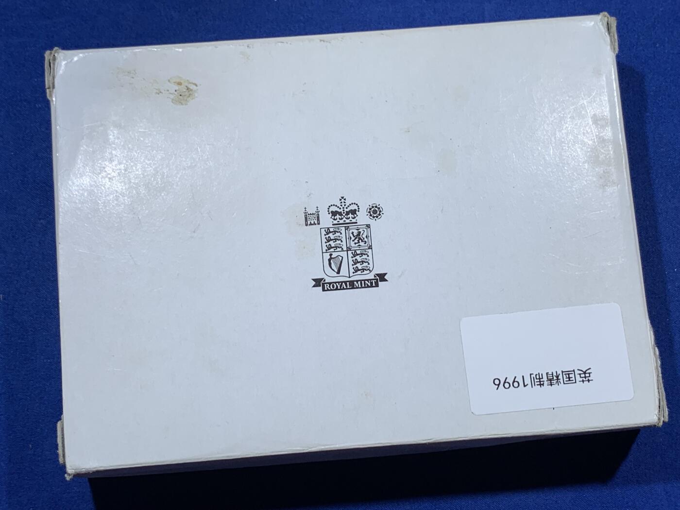《竞宝斋》第383场 周日，周一，周二 3场连拍 （全场包邮） 英国1996年精制套币, 含5镑诞辰70周年+2镑欧洲杯+1镑凯尔特十字精制纪念币，盒证全。