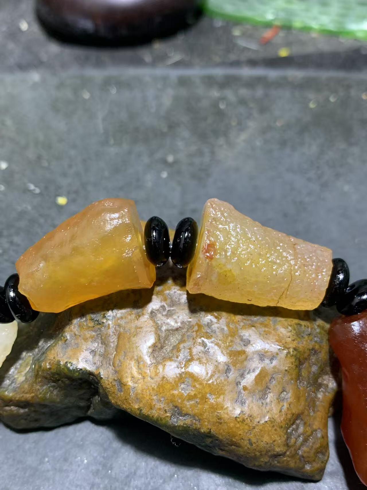 精美阿拉善戈壁大尺寸管状玛瑙原石手串一条