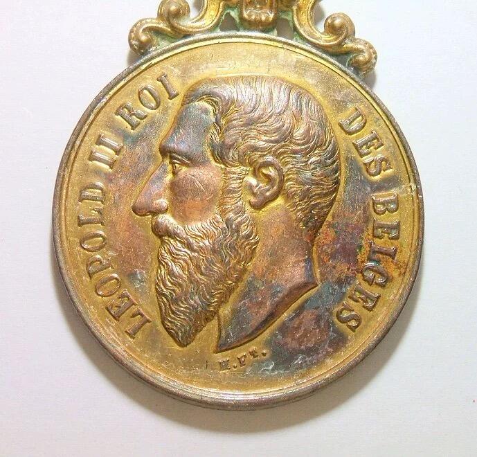 比利时1893年 利奥波德二世高浮雕精制带皇冠大镀金章 50MM