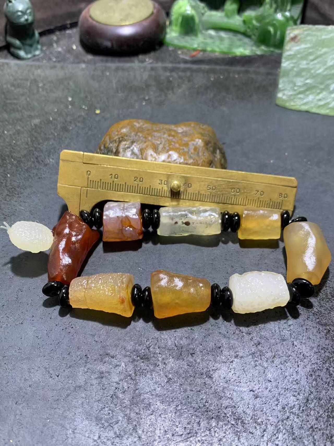 精美阿拉善戈壁大尺寸管状玛瑙原石手串一条