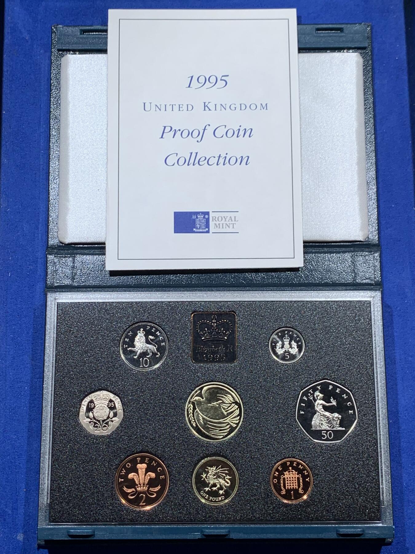 《竞宝斋》第383场 周日，周一，周二 3场连拍 （全场包邮） 英国1995年精制套币, 盒证全。