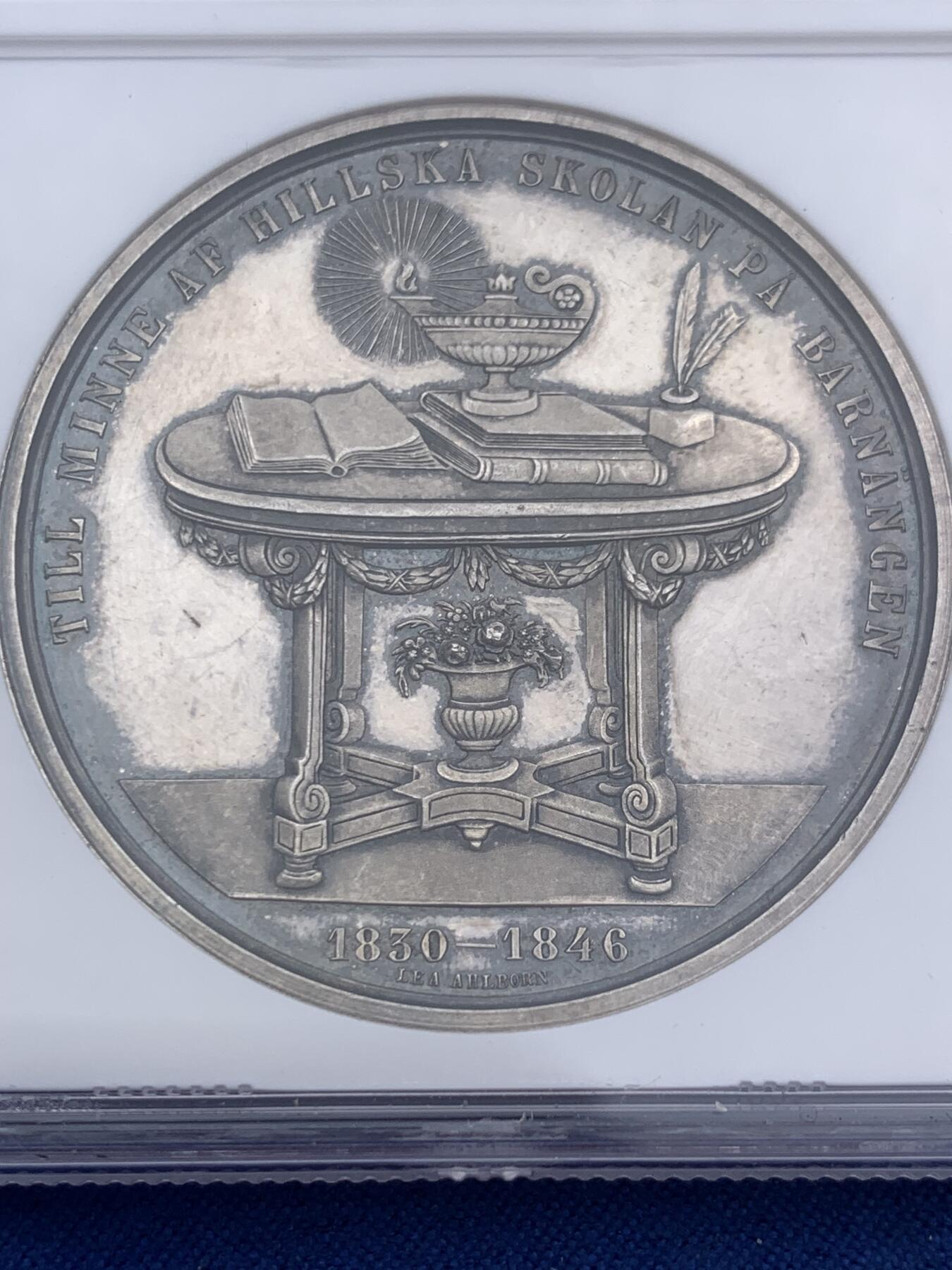 《竞宝斋》第383场 周日，周一，周二 3场连拍 （全场包邮） NGC UNCD 瑞典1876年高山童校纪念大银章 稀少品种 镜面底板 画面寓意丰富 十分难得