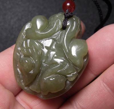 玉石翡翠玛瑙｜拍卖专场 和田青玉带糖色带孔立体圆雕龙龟小把件