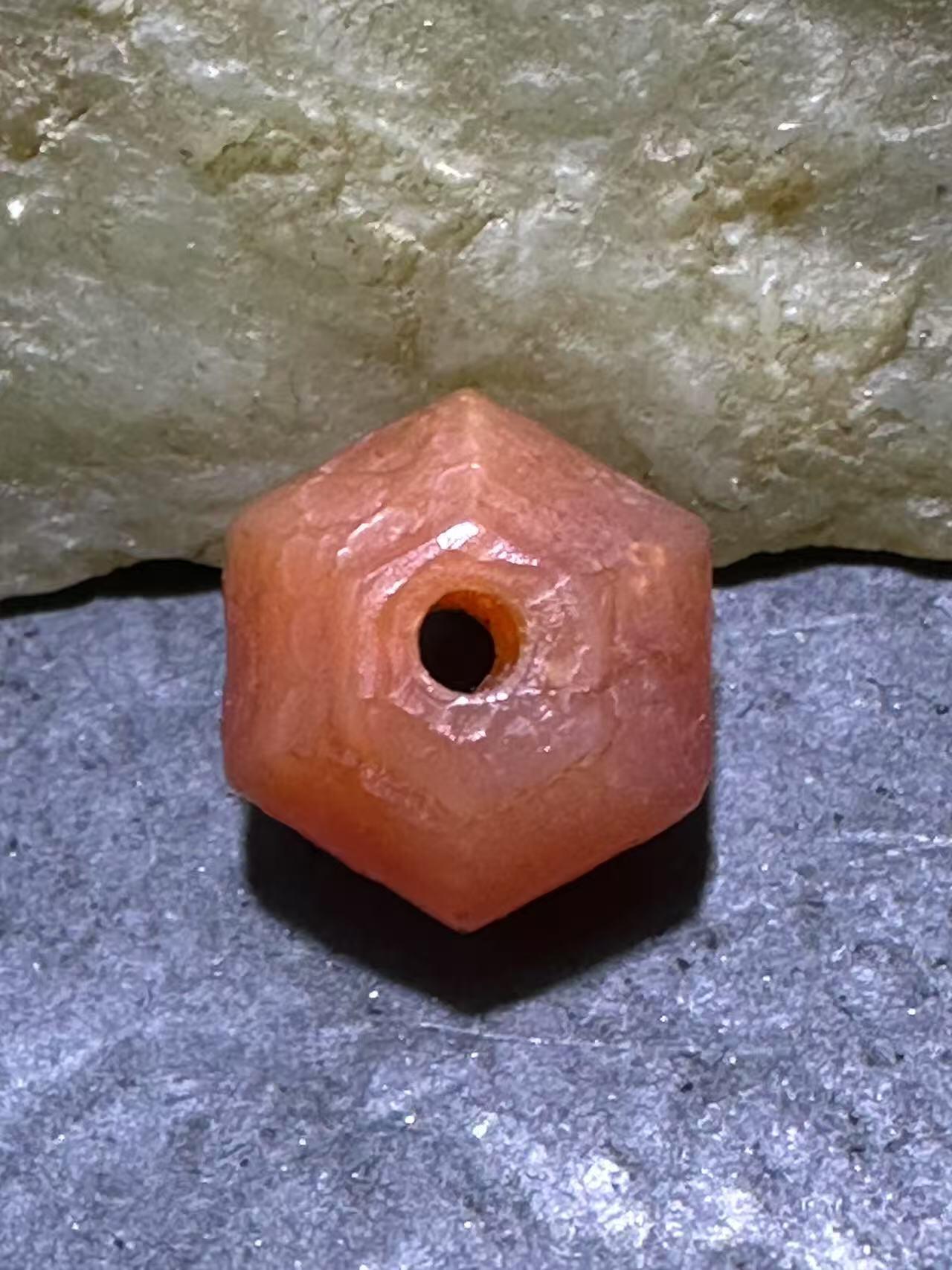 精美高玉化风化纹玛瑙六棱南瓜算盘珠一颗