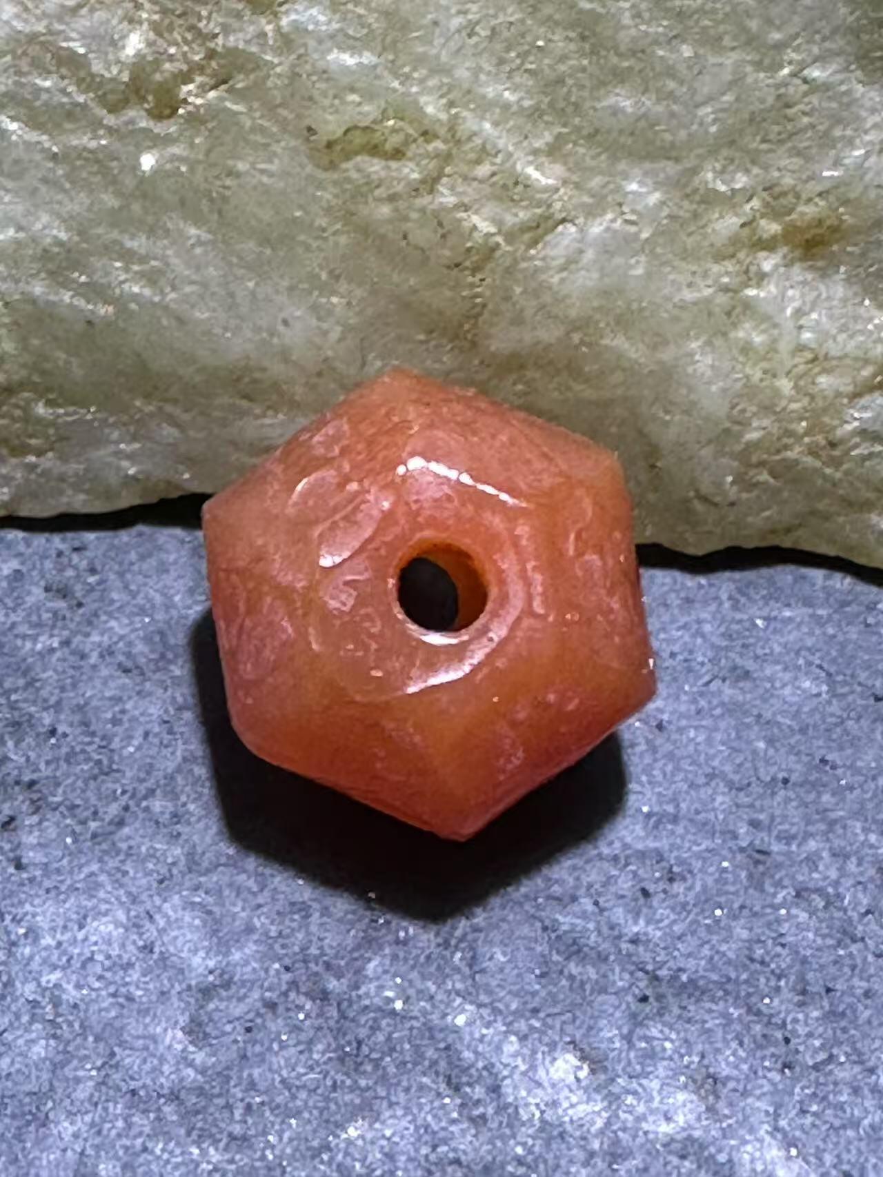 精美高玉化风化纹玛瑙六棱南瓜算盘珠一颗