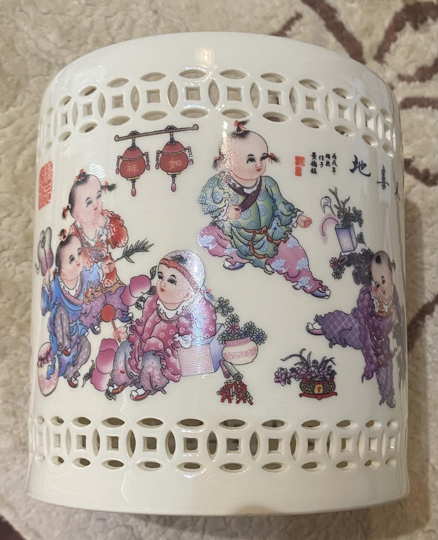 【旋风钱币】5月24日19:00准时开拍 精美欧洲币章纸币 瓷器紫砂城轩拍卖图录等 全场包邮 彩瓷笔筒 欢天喜地 11个年画大娃娃 可收藏 可观赏 可用 可玩 直径13.5cm 高14.5cm 480克 