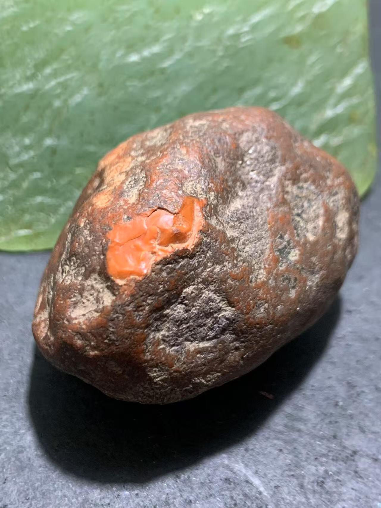 精美铁红皮开窗料冰飘柿子红南红玛瑙原石一颗