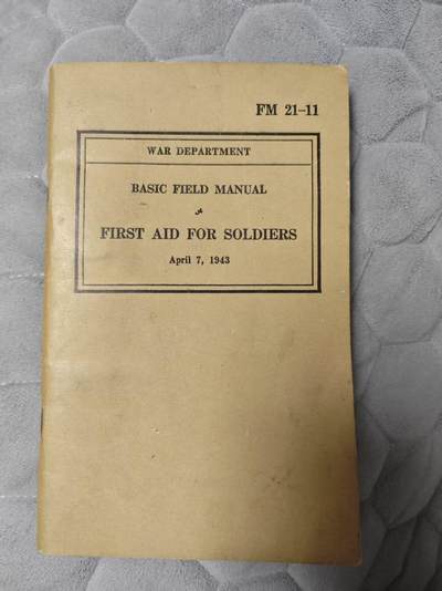 老张★徽章钱币杂项专场 - US ARMY 美国禄君野战急救手册 
