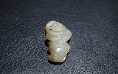 玉石翡翠玛瑙｜拍卖专场 明清风老和田玉立体工童子执莲把件｜尺寸详见图八