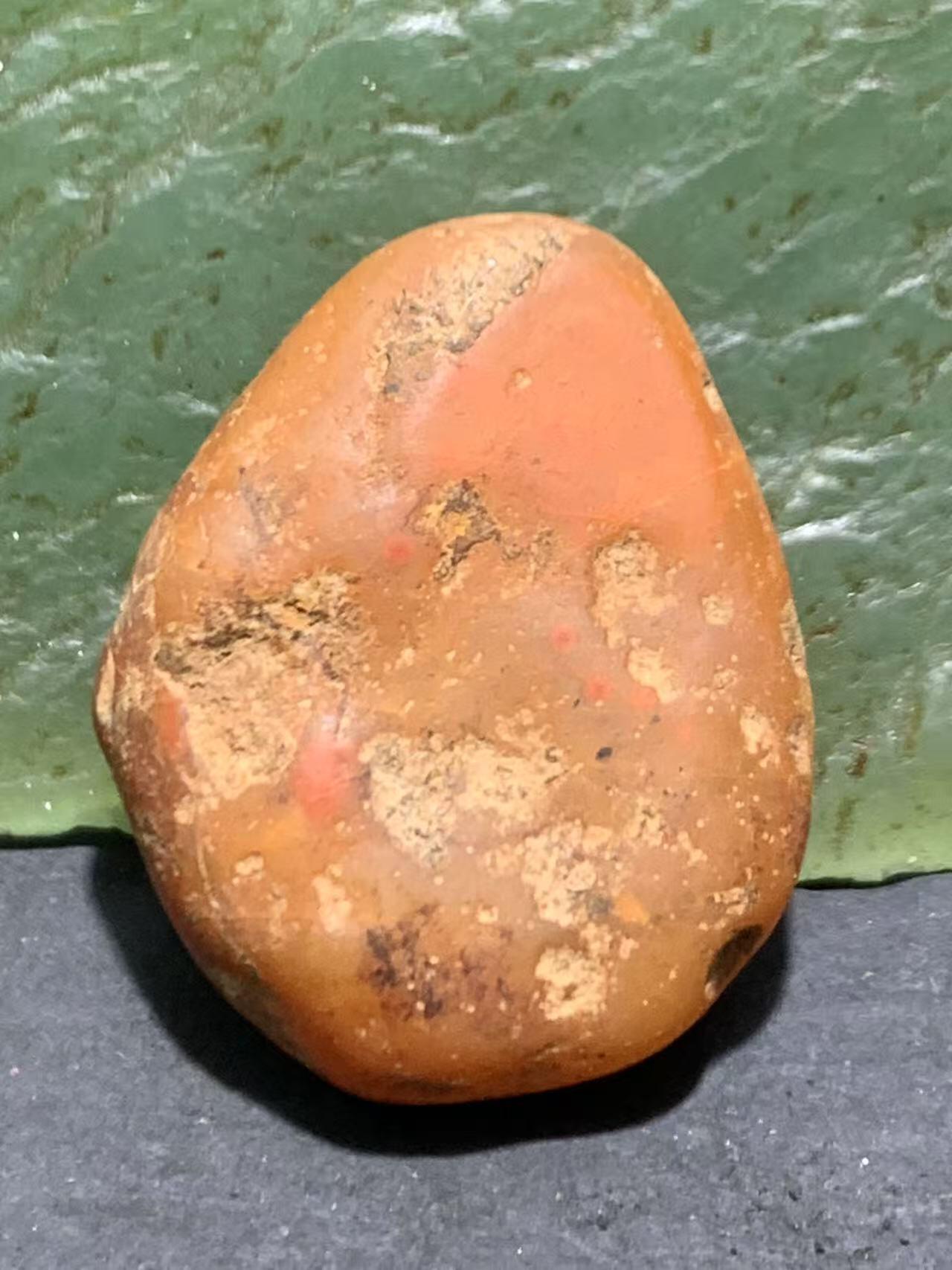 精美冰红南红玛瑙原石一颗，