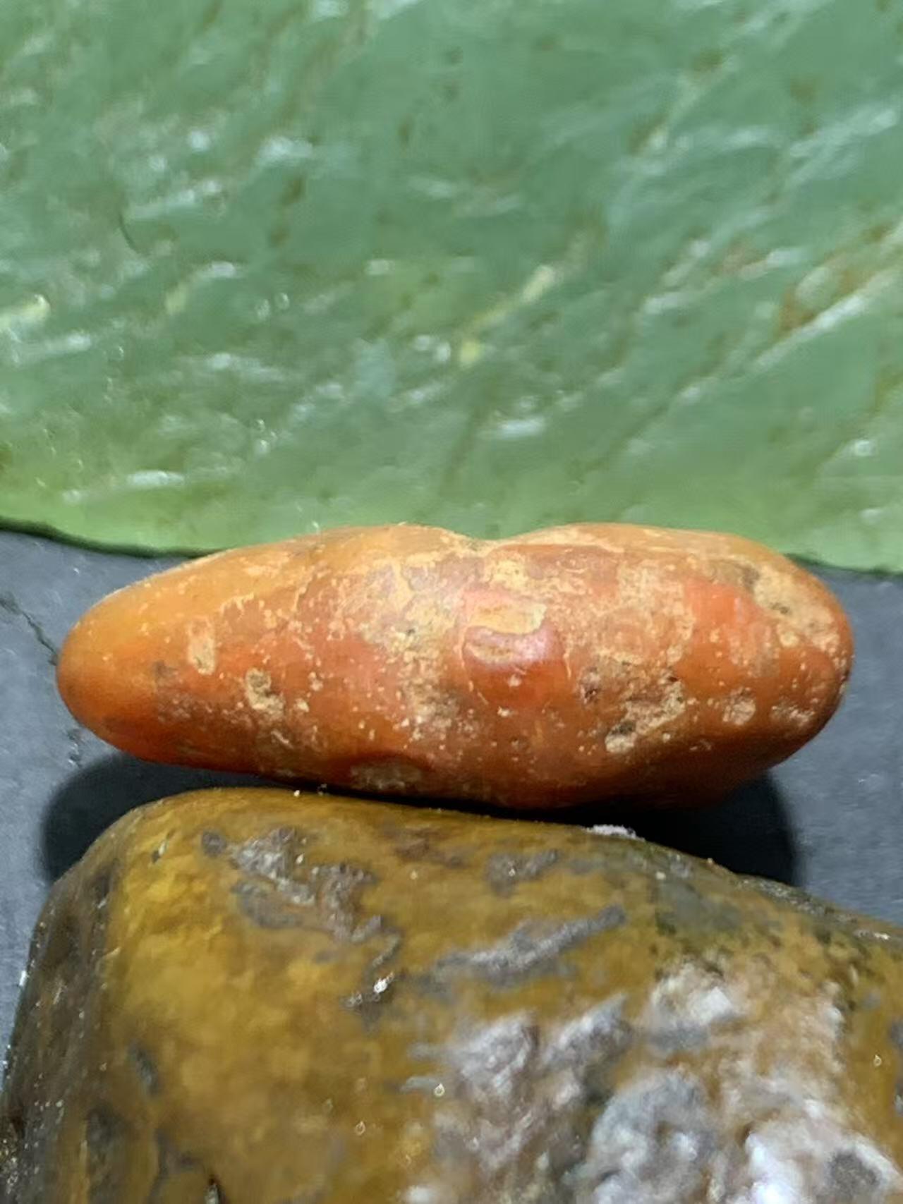 精美冰红南红玛瑙原石一颗，