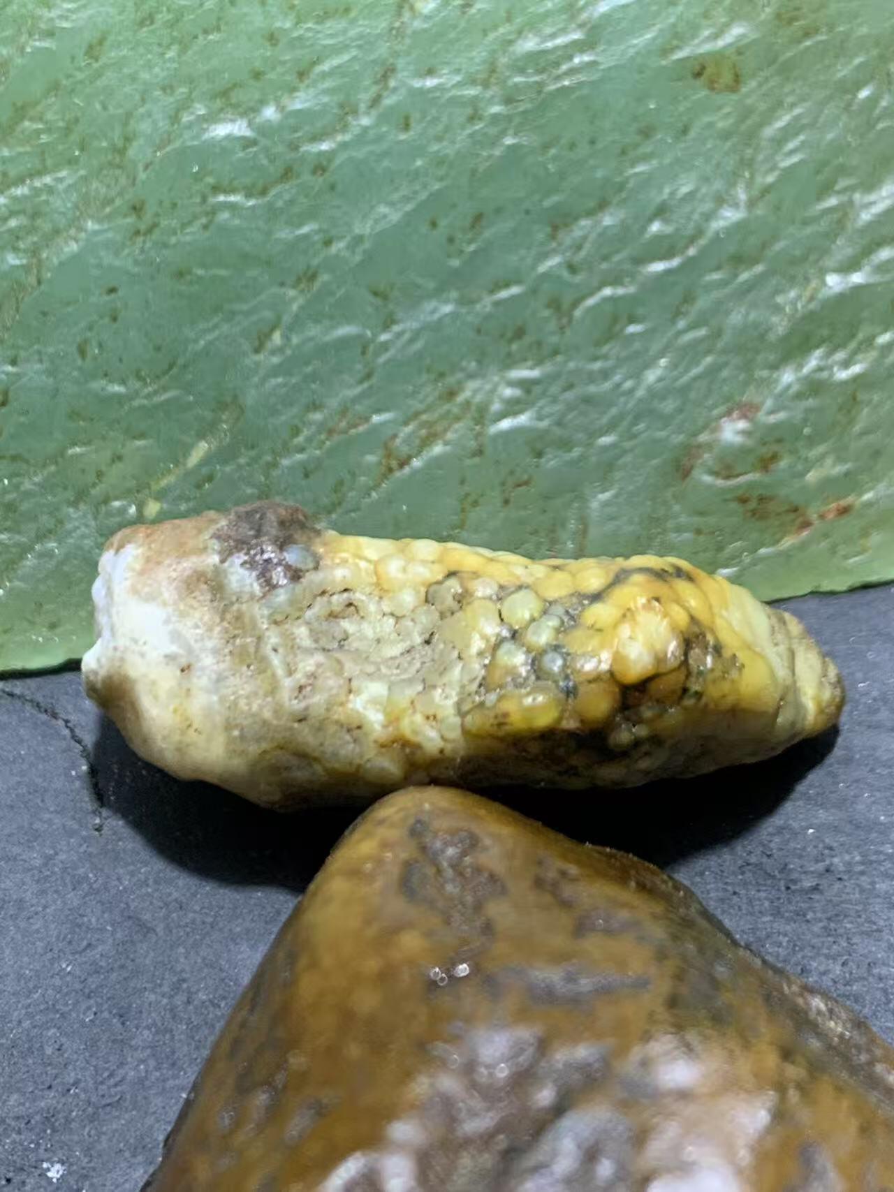 精美阿拉善高玉化极细鱼籽筋脉石原石一颗，