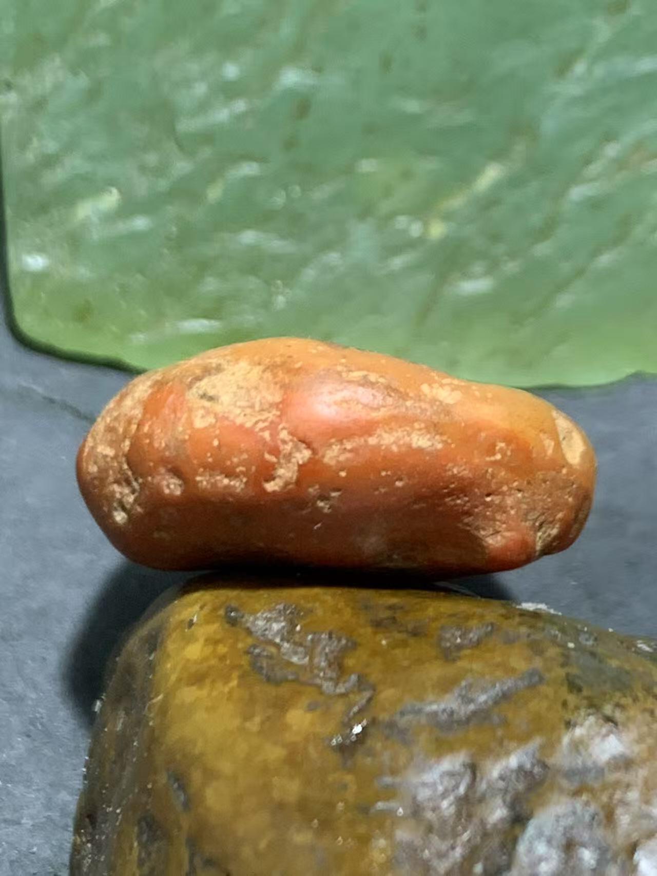 精美冰红南红玛瑙原石一颗，