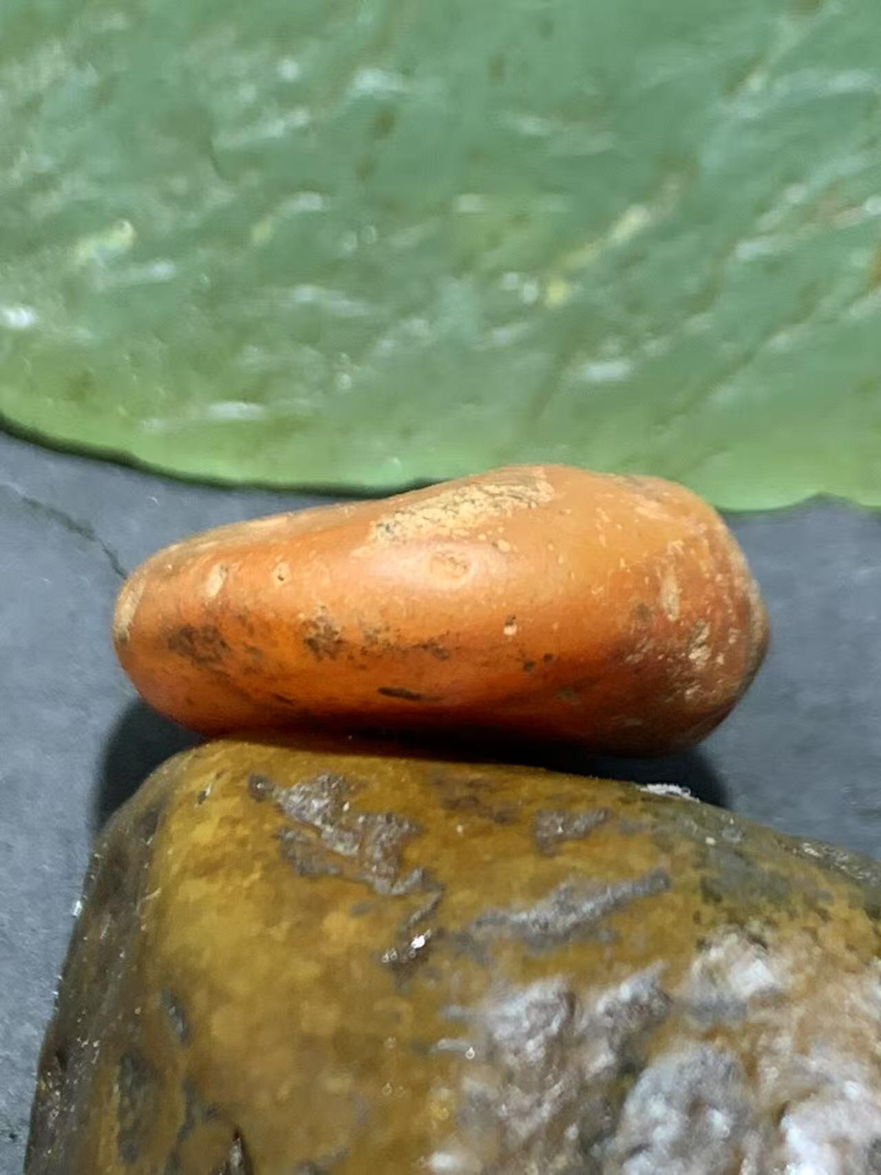 精美冰红南红玛瑙原石一颗，