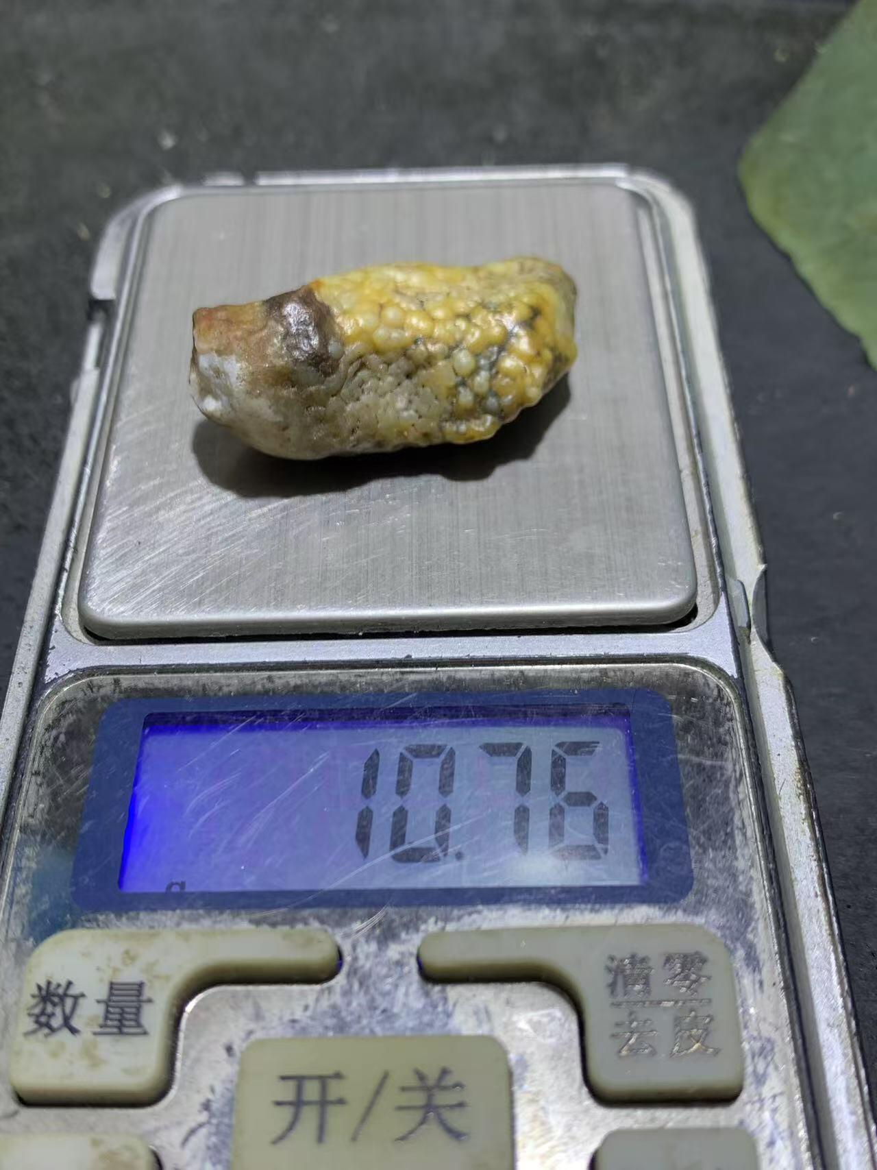 精美阿拉善高玉化极细鱼籽筋脉石原石一颗，