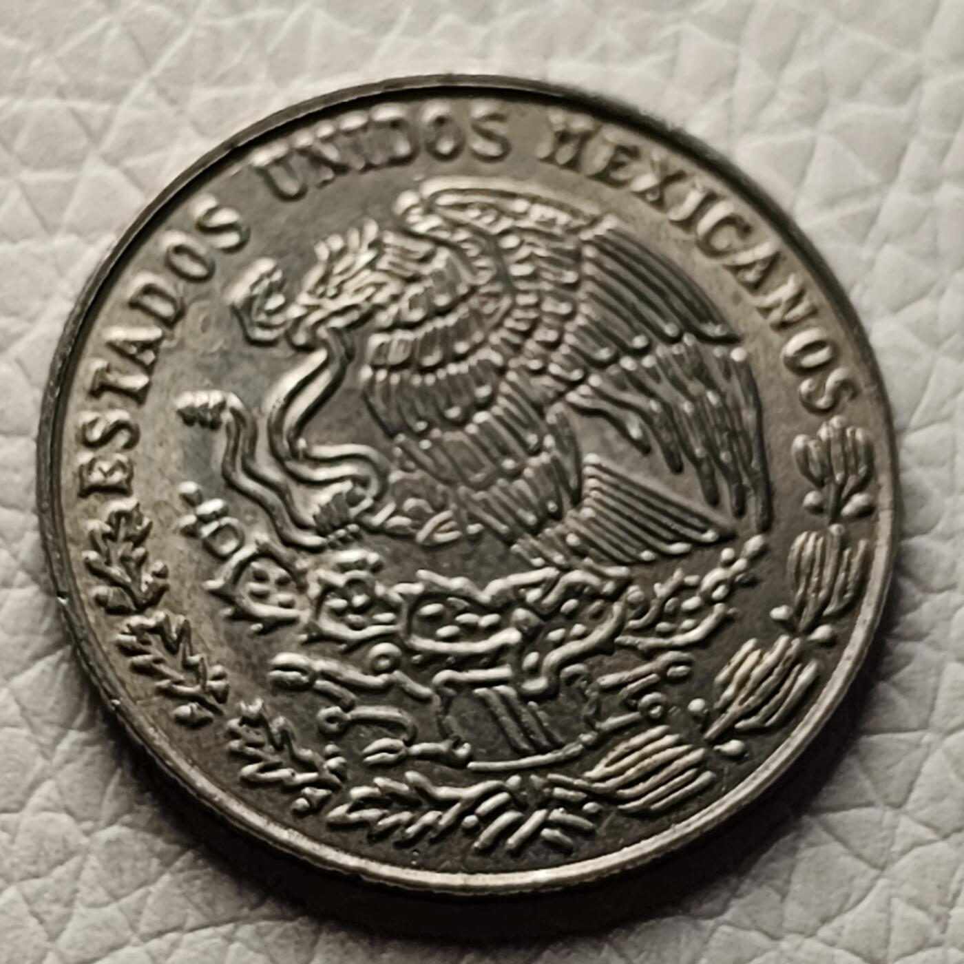 泉币菌-第29场-中外散币乐园 墨西哥1975年20分铜镍币，第33届总统弗兰西斯科·马德罗，20mm。