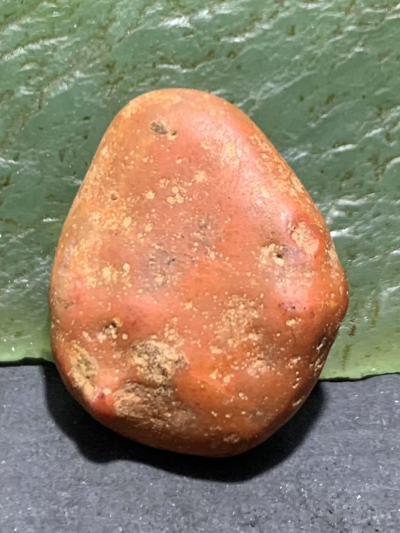 精美冰红南红玛瑙原石一颗，