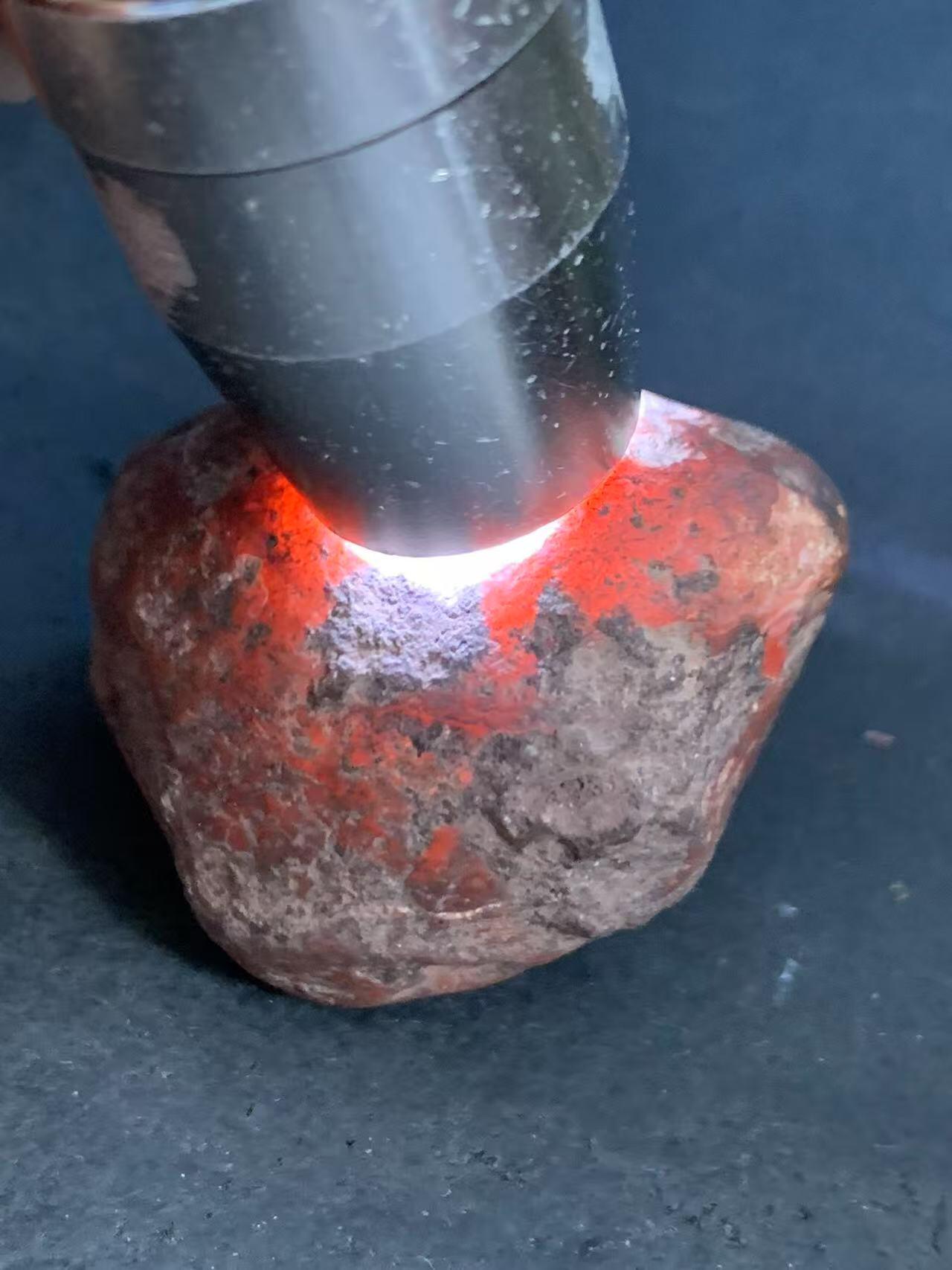 精美铁红皮开窗料冰飘柿子红南红玛瑙原石一颗