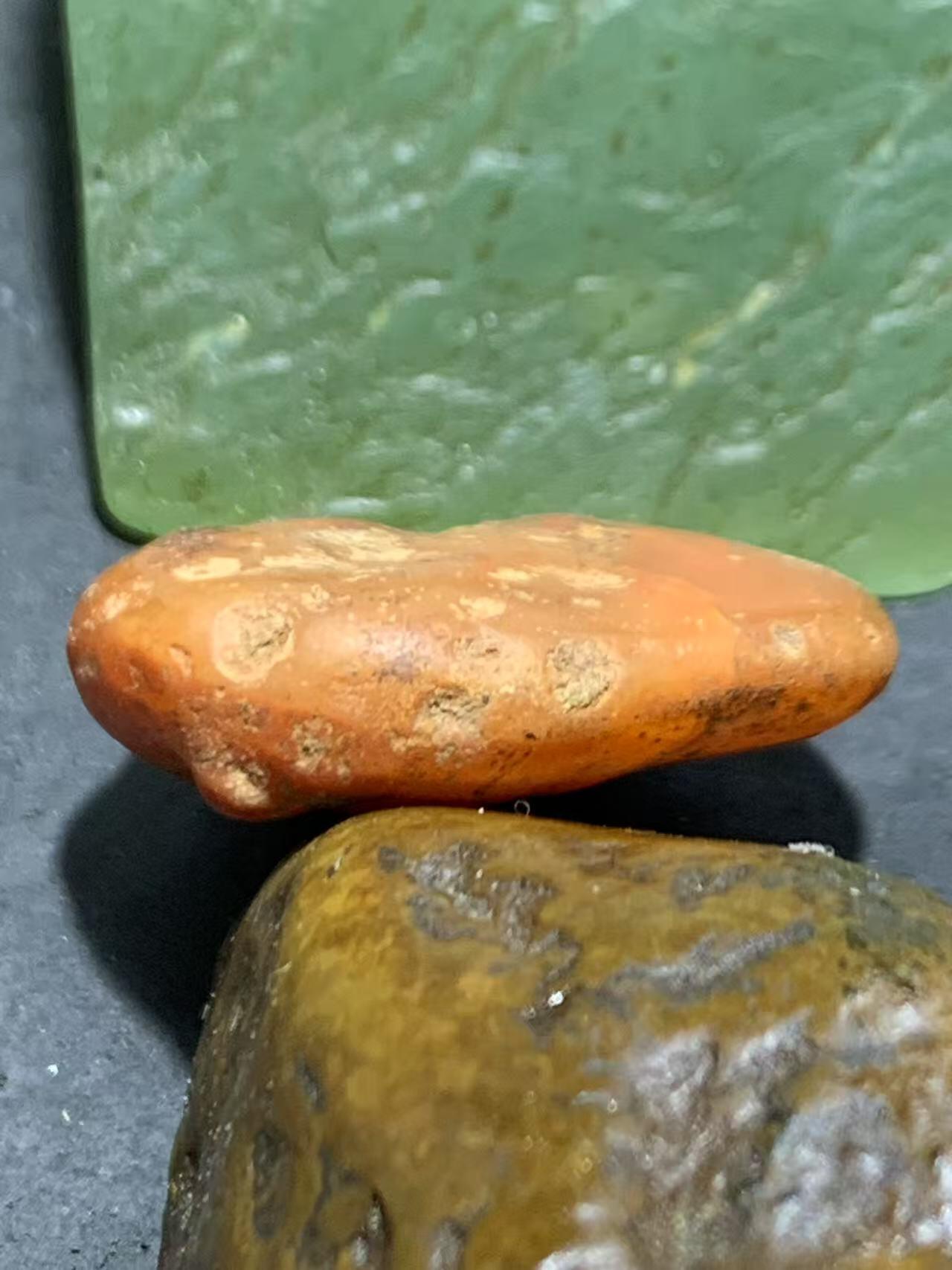 精美冰红南红玛瑙原石一颗，