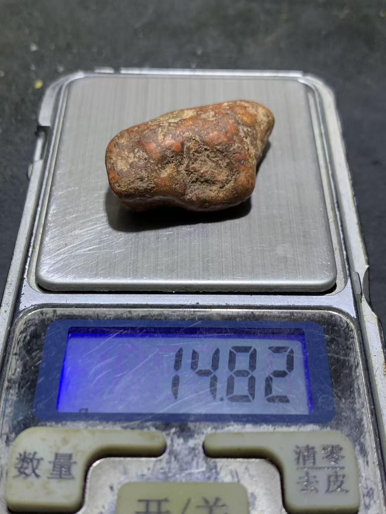 精美红皮柿子红南红玛瑙原石一颗，，