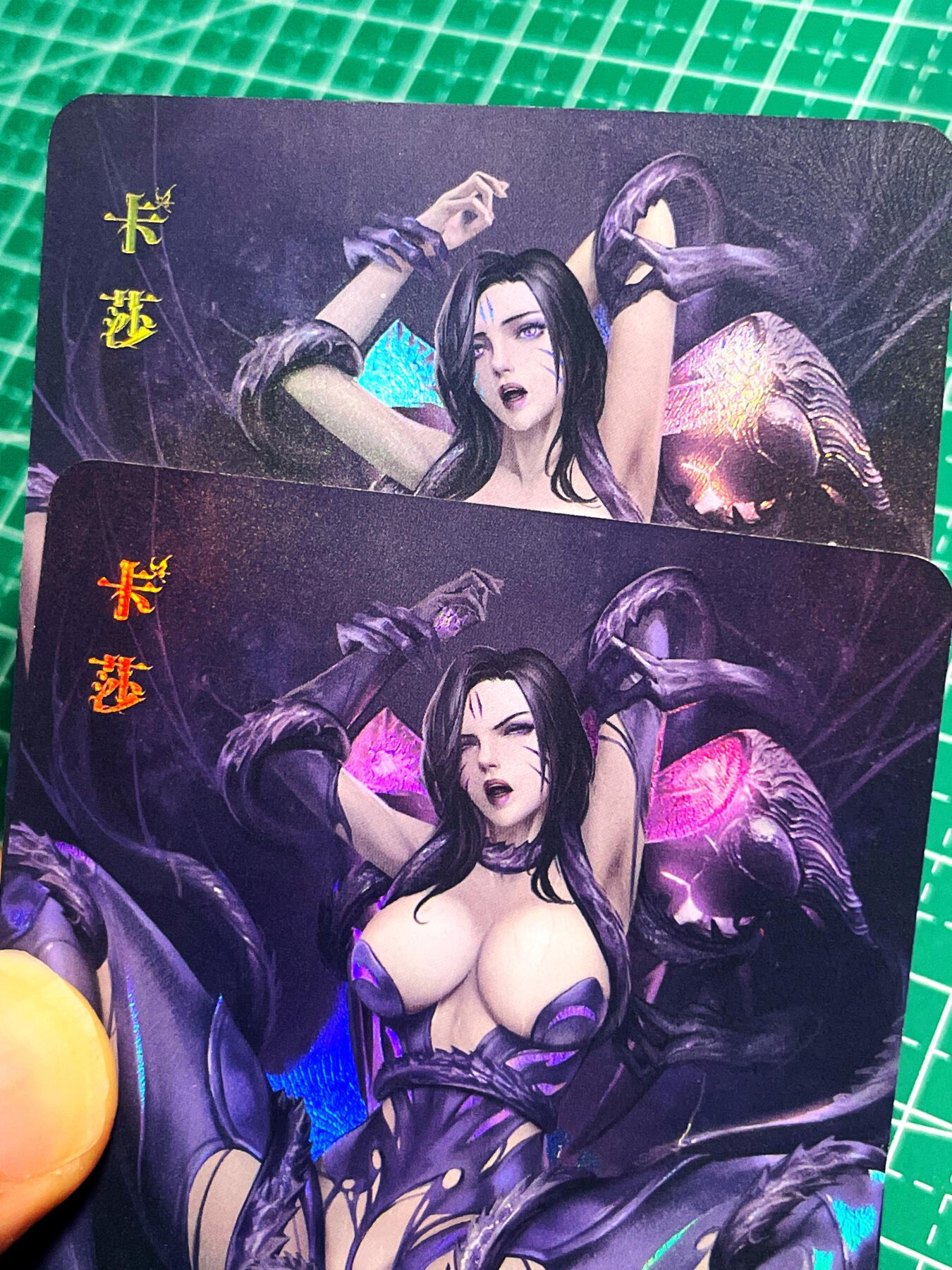 显眼宝16期 全部个人私藏卡～ 动漫卡牌一对 卡莎 虫魔控制版本  折光彩闪 一套2张    大卡尺寸 63*88