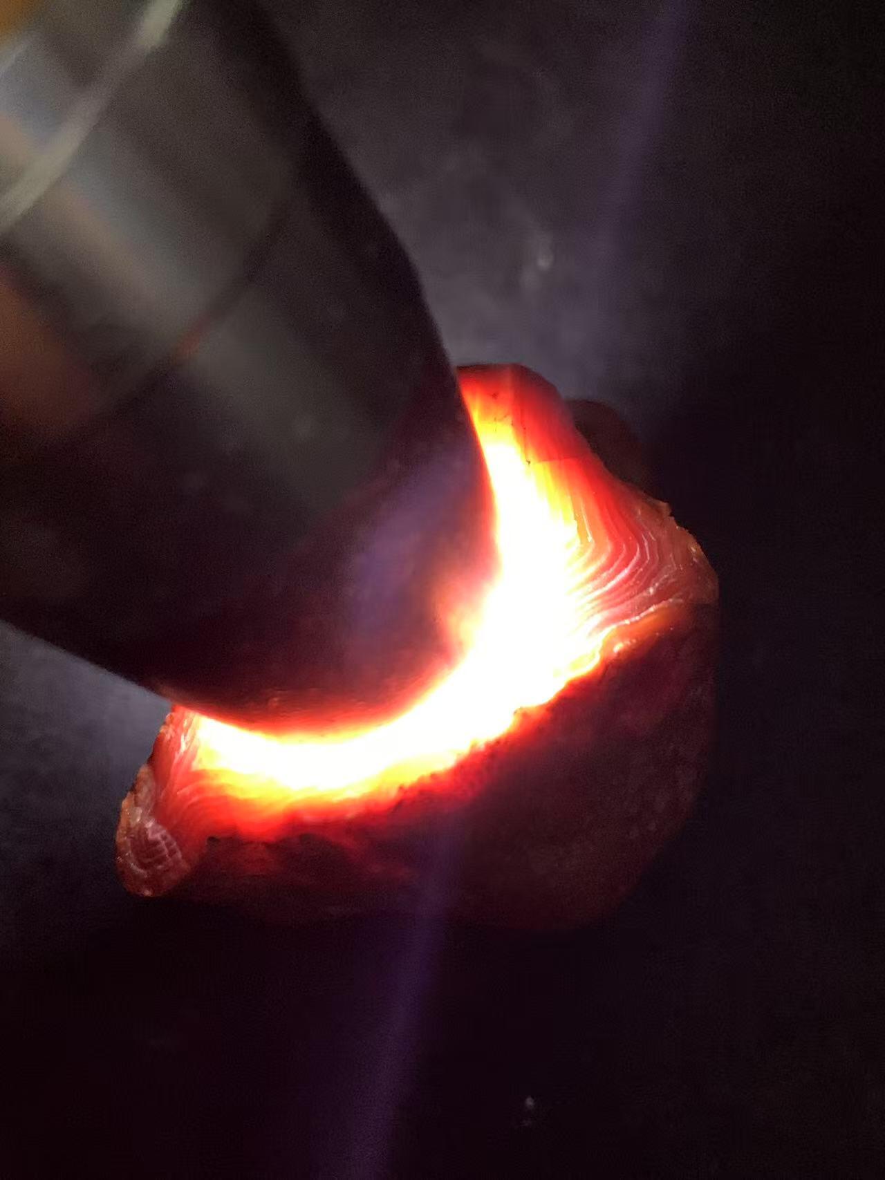 精美铁红皮原皮开窗料千层纹南红玛瑙原石一颗，