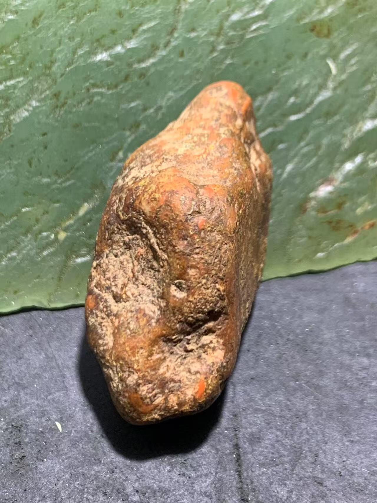 精美红皮柿子红南红玛瑙原石一颗，，
