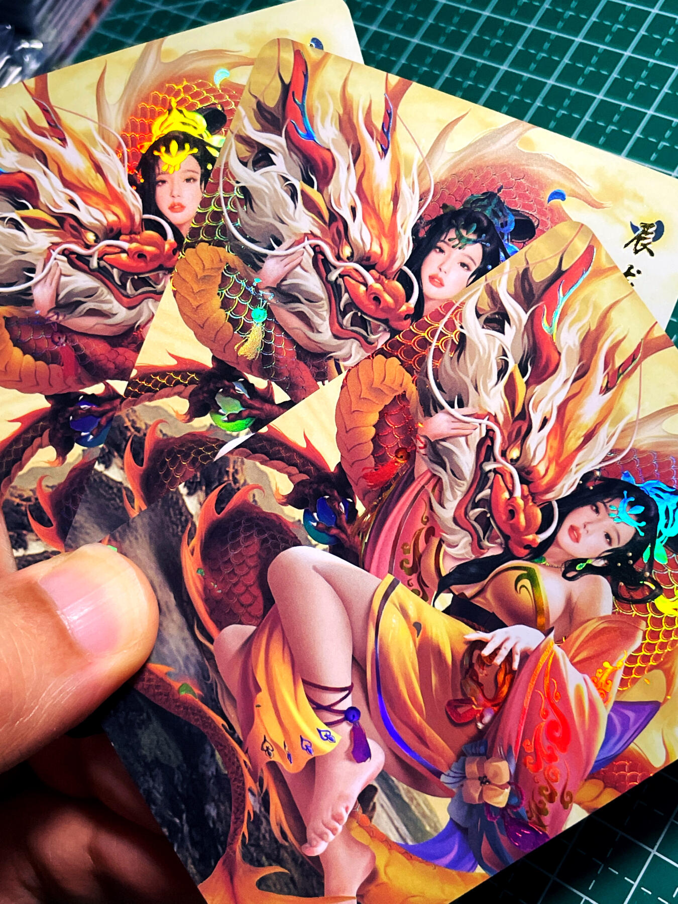 显眼宝16期 全部个人私藏卡～ 青鸾殿年度生肖卡 辰龙三渐变1套三张  金彩工艺  大卡尺寸 63*88