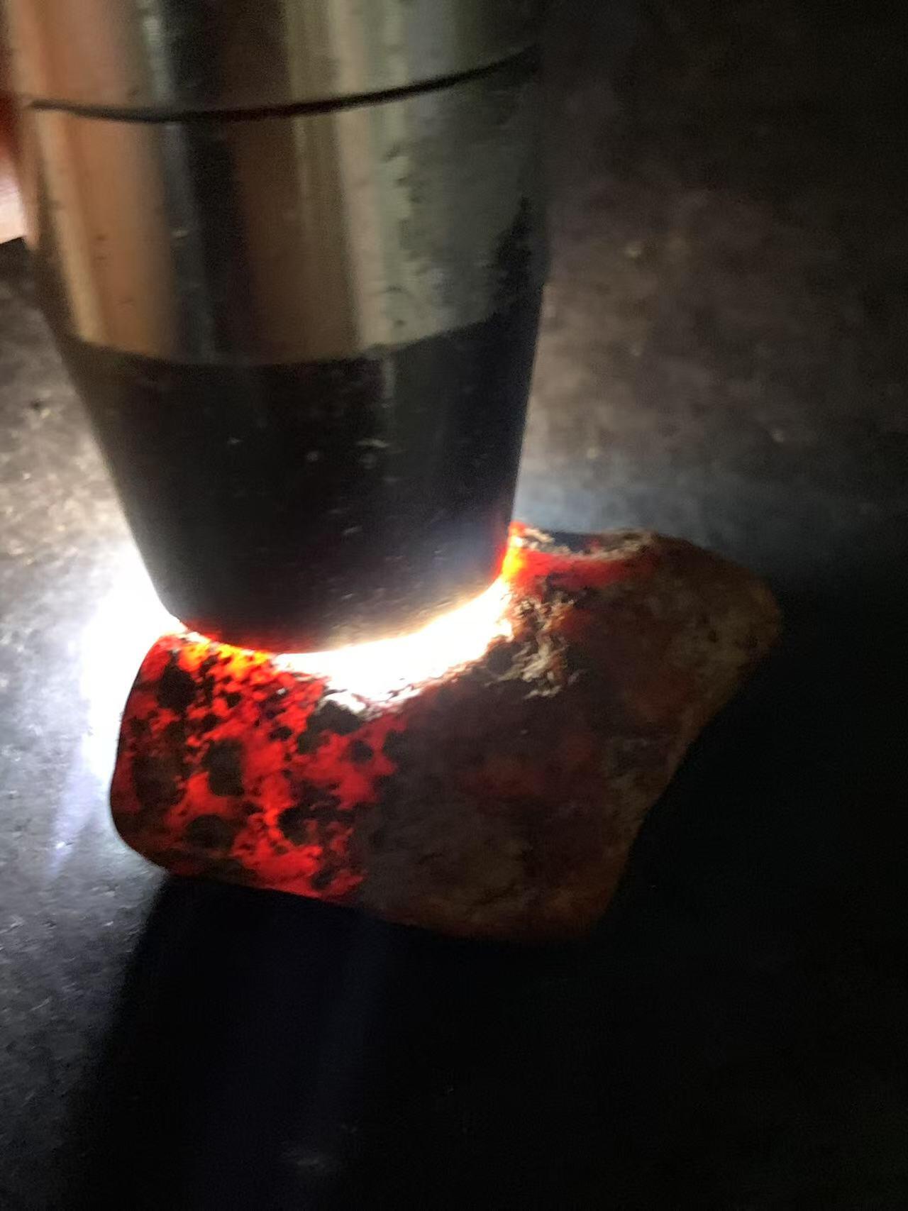 精美红皮柿子红南红玛瑙原石一颗，，