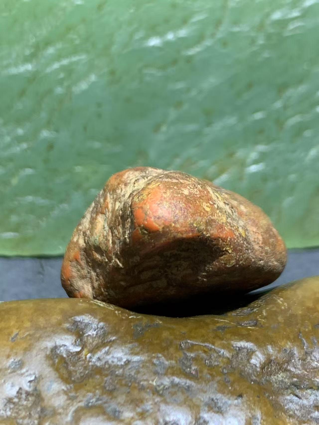 精美红皮柿子红南红玛瑙原石一颗，，