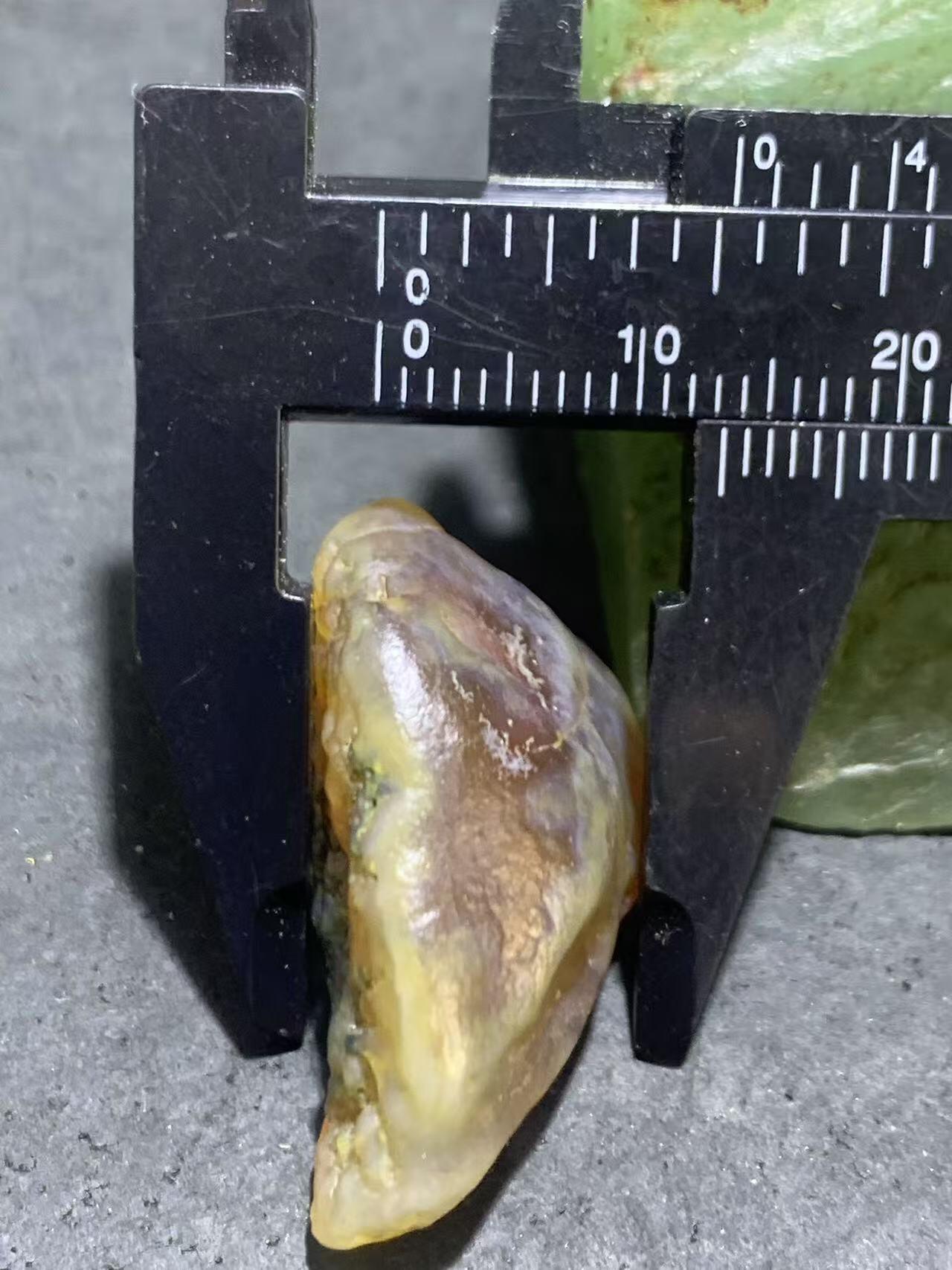 精美罕见高玉化戈壁阿拉善糖心绿草花皮玛瑙原石一颗