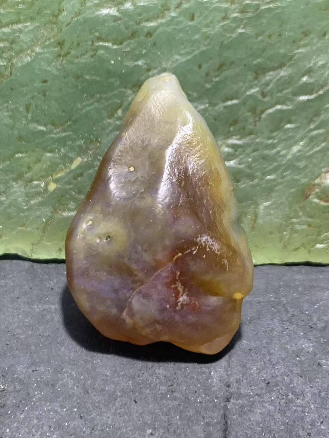 精美罕见高玉化戈壁阿拉善糖心绿草花皮玛瑙原石一颗