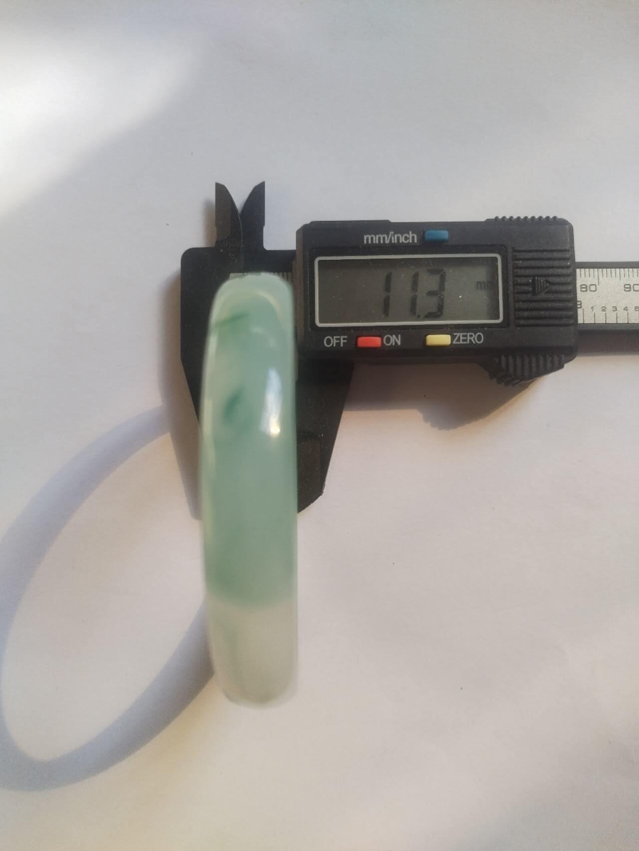 玉石 手串 手链 手镯 翡翠飘花手镯。