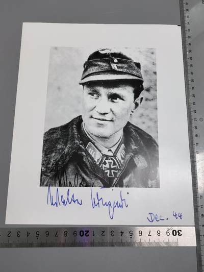 小驴勋章奖章收藏3月21日周六晚六点拍卖（珍爱和平，收藏战争，铭记历史，勿忘国耻，忠党爱国。有偿代拍，送拍规则在简介最后，参拍须阅读规则后再参拍，关系到运费包装发货时效真假辨别等关键信息，拍卖时不再发原图，看大图店主微信码在拍卖店铺介绍里） - 德军空军上尉沃尔特·克鲁平斯基（1920年 11月 11 日＋ 2000 年 10 月 7 日）战后签名照