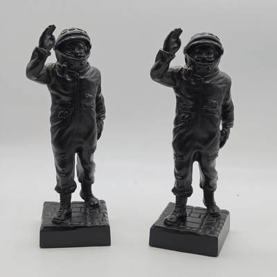 【涛泉堂】第39期（5月31日）勋奖章徽章专场拍卖 - 苏联加加林铸铁雕塑一对