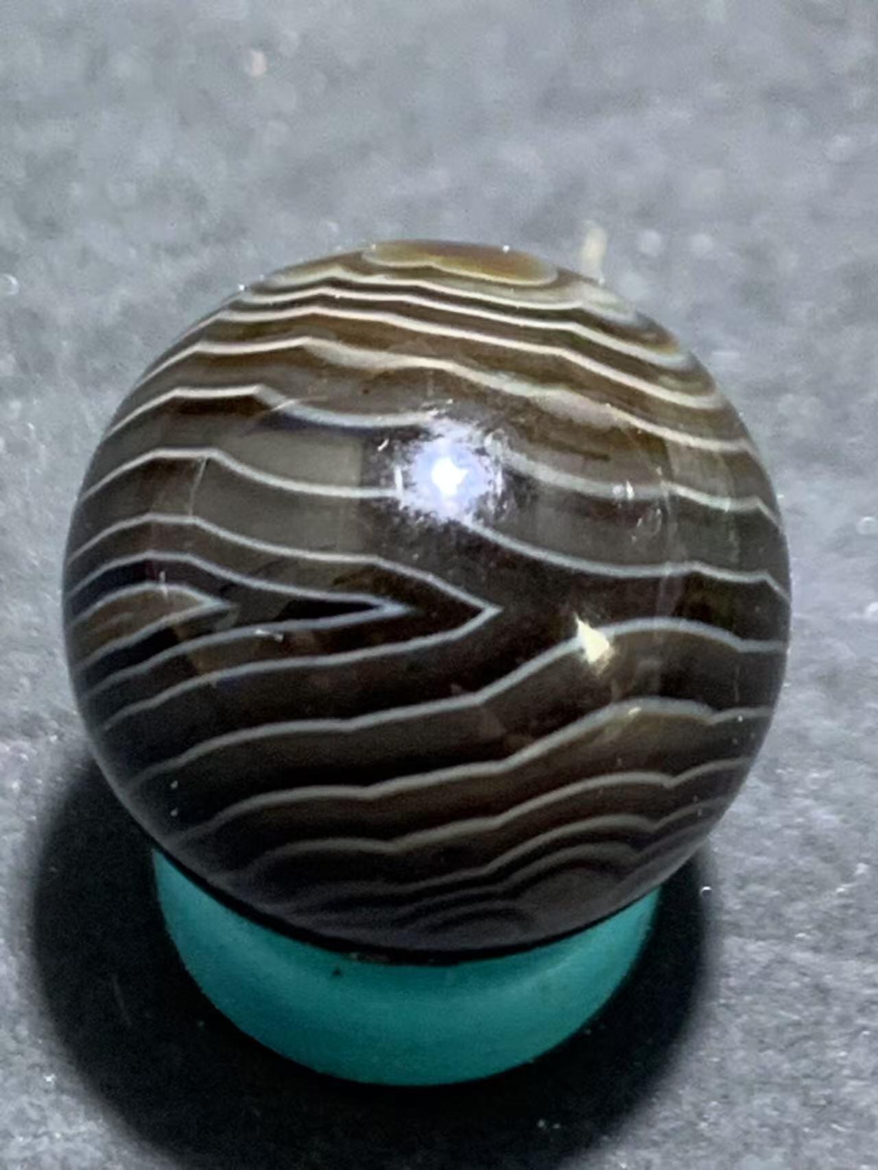 精美一线天眼千层纹药师玛瑙圆珠一个，
