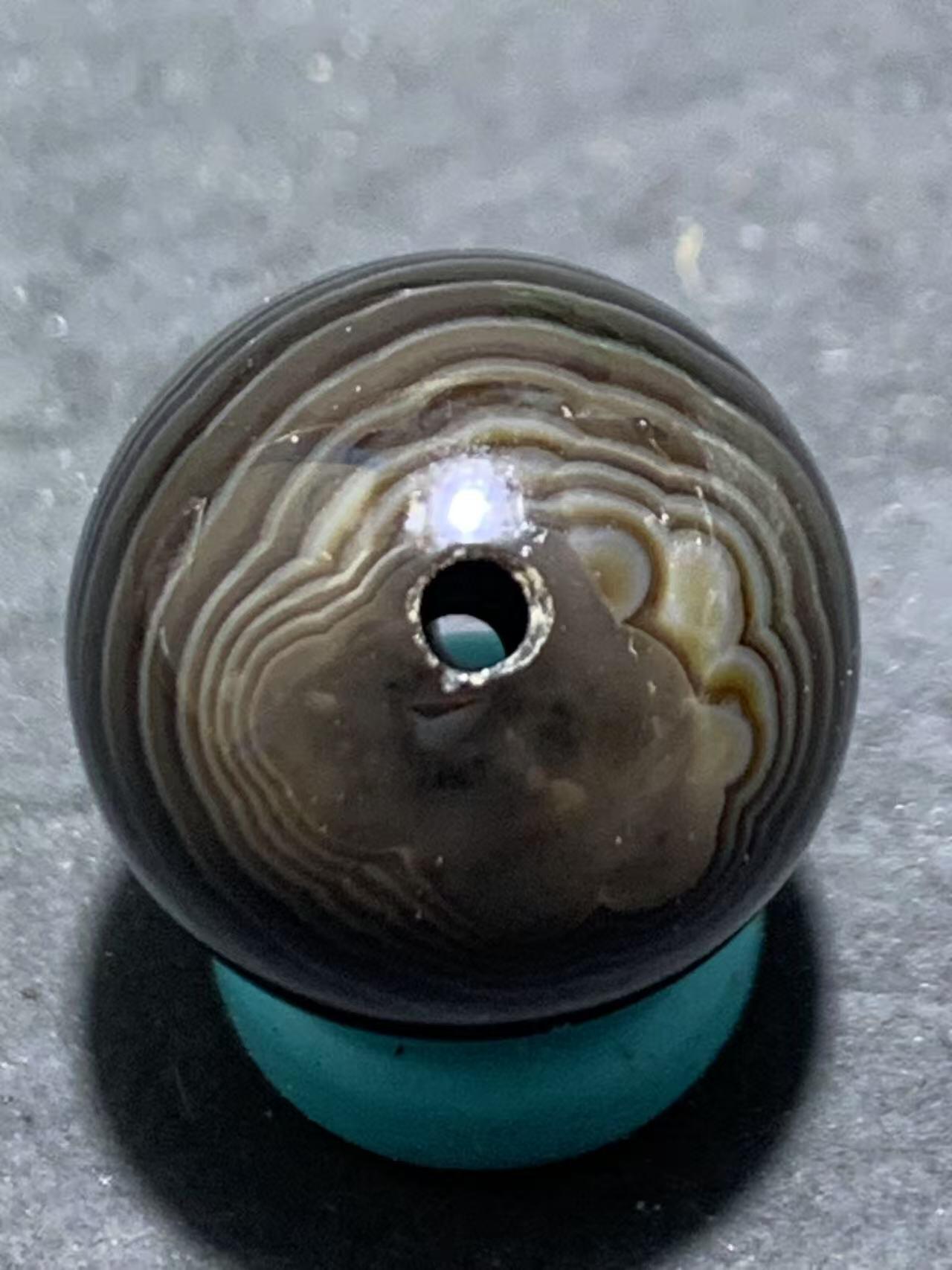 精美一线天眼千层纹药师玛瑙圆珠一个，